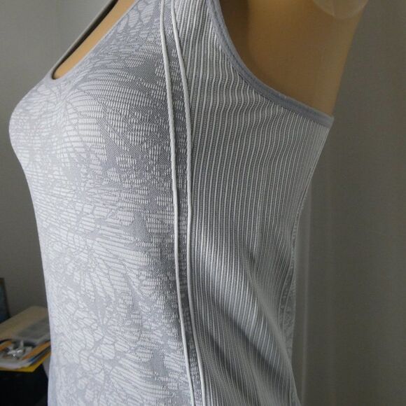 Fabletics Oula Seamless Tank Top Floral Grey - Picture 4 of 8
